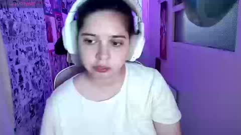 Snapshot of vallolet1_ chatting on 03-12-26, 01:56 Im Violet online show from 03-12-26, 01:56