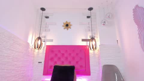 Snapshot of valloletsamar chatting on 01-24-25, 11:37 Vallolet Peach online show from 01-24-25, 11:37