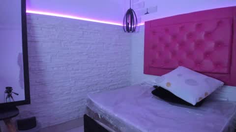 Snapshot of valloletsamar chatting on 02-08-25, 11:12 Vallolet Peach online show from 02-08-25, 11:12