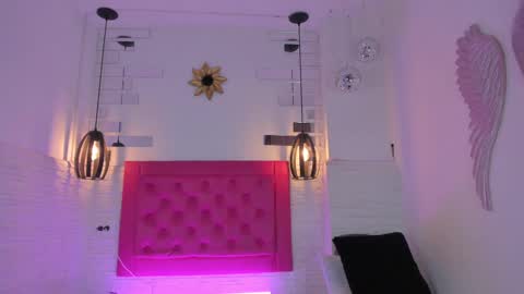 Snapshot of valloletsamar chatting on 02-15-25, 11:39 Vallolet Peach online show from 02-15-25, 11:39