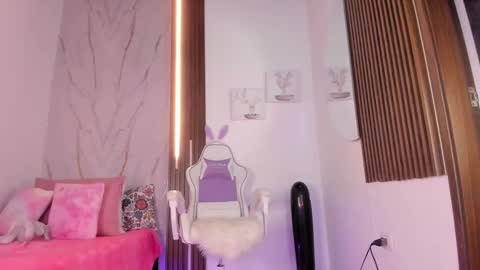 Snapshot of valloletsamar chatting on 09-25-25, 11:03 Vallolet Peach online show from 09-25-25, 11:03