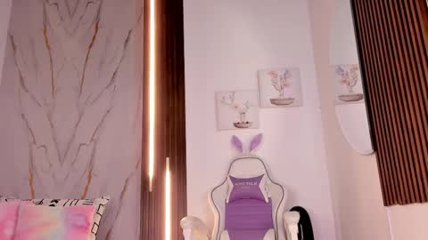 Vallolet Peach  online show from 11-25-25, 11:54