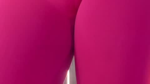 Vallolet Peach  online show from 06-12-26, 12:04