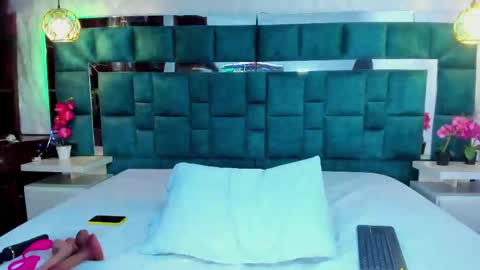 valtira nova online show from 09-28-25, 06:46