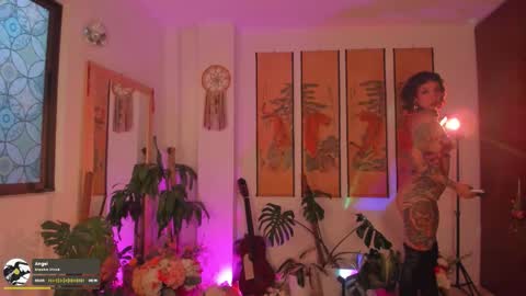 Snapshot of valyturner chatting on 10-11-25, 09:35 online show from 10-11-25, 09:35