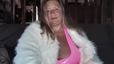 Snapshot of vampwoman chatting on 01-02-25, 03:51 vampwoman online show from 01-02-25, 03:51