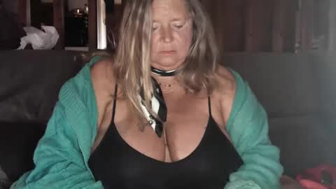 Snapshot of vampwoman chatting on 01-03-25, 04:06 vampwoman online show from 01-03-25, 04:06