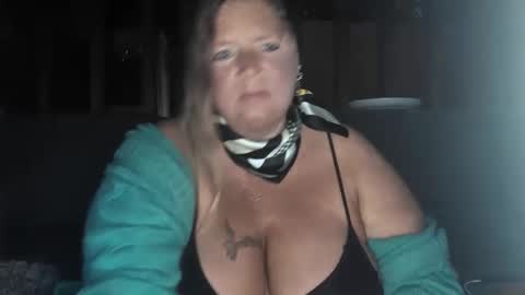 Snapshot of vampwoman chatting on 01-05-25, 08:32 vampwoman online show from 01-05-25, 08:32