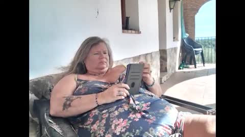 Snapshot of vampwoman chatting on 02-14-25, 11:42 vampwoman online show from 02-14-25, 11:42