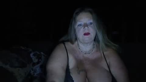 Snapshot of vampwoman chatting on 09-26-25, 05:00 vampwoman online show from 09-26-25, 05:00