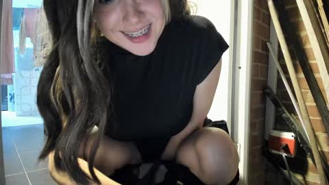 vanessa online show from 10-16-25, 01:50