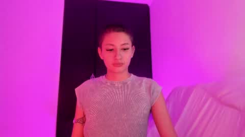 Snapshot of vandalovee chatting on 06-19-26, 05:12 Babi Alu online show from 06-19-26, 05:12