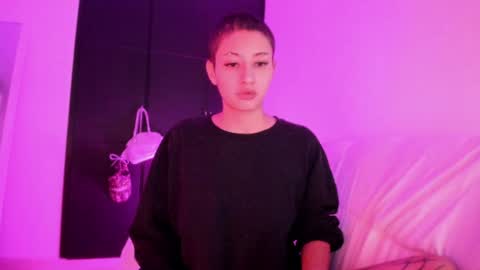 Snapshot of vandalovee chatting on 06-20-26, 06:11 Babi Alu online show from 06-20-26, 06:11