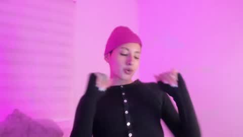Snapshot of vandalovee chatting on 06-28-26, 01:00 Babi Alu online show from 06-28-26, 01:00