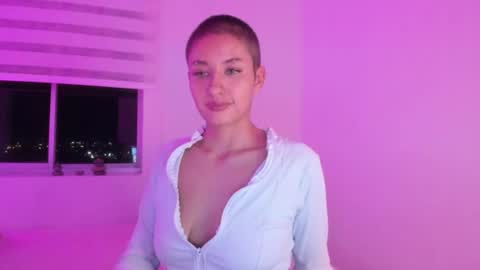 Snapshot of vandalovee chatting on 06-30-26, 03:51 Babi Alu online show from 06-30-26, 03:51