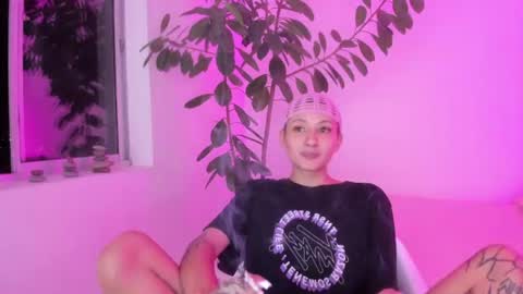 Snapshot of vandalovee chatting on 07-02-26, 03:23 Babi Alu online show from 07-02-26, 03:23