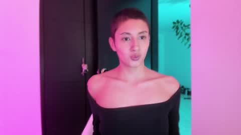 Snapshot of vandalovee chatting on 07-25-26, 06:00 Babi Alu online show from 07-25-26, 06:00