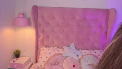 Snapshot of vanelope_evans_ chatting on 12-17-25, 01:06 vanelope_evans_ online show from 12-17-25, 01:06