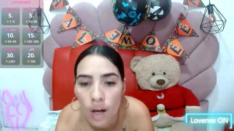 Snapshot of vanesa_19_ chatting on 10-28-25, 05:04 VANESA online show from 10-28-25, 05:04