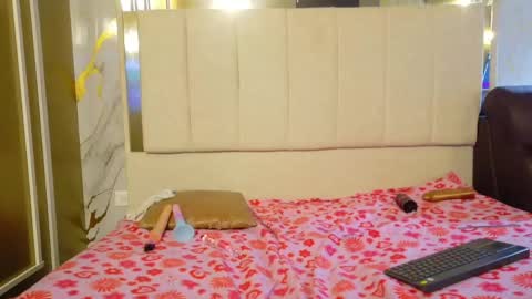 Vanessa online show from 04-25-26, 09:23