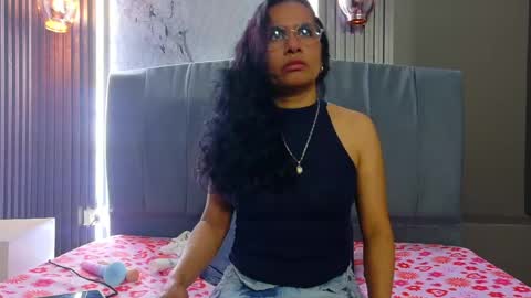 Vanessa online show from 05-17-26, 01:03