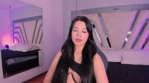 Snapshot of vanessaduval chatting on 10-30-25, 11:16 vanessaduval online show from 10-30-25, 11:16