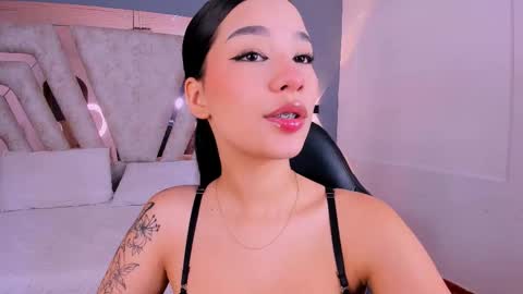 Snapshot of vanessaduval chatting on 12-20-25, 04:08 vanessaduval online show from 12-20-25, 04:08