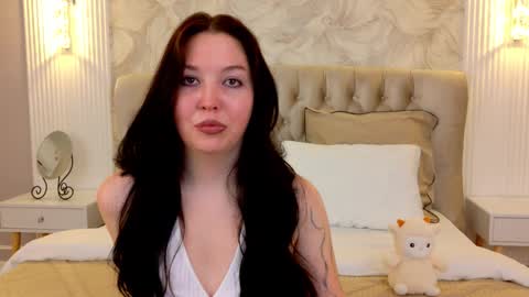 Snapshot of vanessafields chatting on 09-15-25, 06:08 Vanessa online show from 09-15-25, 06:08