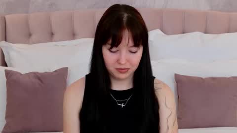 Snapshot of vanessafields chatting on 09-23-25, 03:26 Vanessa online show from 09-23-25, 03:26