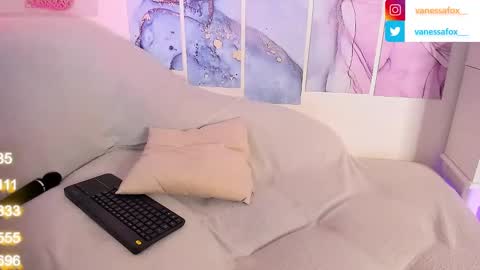 Snapshot of vanessafox__ chatting on 01-06-25, 04:23 V online show from 01-06-25, 04:23