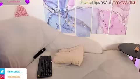 Snapshot of vanessafox__ chatting on 03-02-25, 12:54 V online show from 03-02-25, 12:54