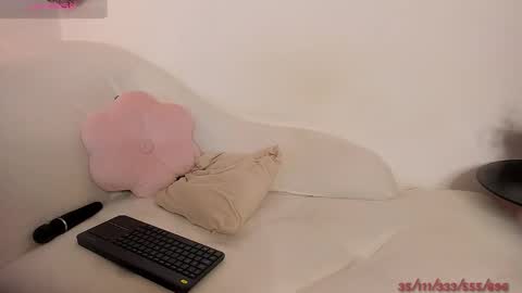 Snapshot of vanessafox__ chatting on 09-15-25, 01:55 V online show from 09-15-25, 01:55