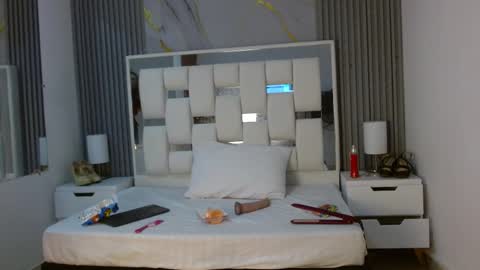 Vanessa Hard online show from 09-21-25, 07:15