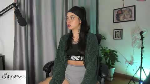 Snapshot of vanessart_ chatting on 09-17-25, 11:12 Vanessa online show from 09-17-25, 11:12