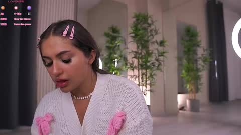 Vanessa Simon online show from 02-10-25, 07:04