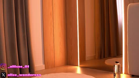 Vanessa Simon online show from 03-15-26, 06:19