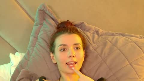 Snapshot of vanessavienne chatting on 06-08-26, 01:39 VanessaVienne online show from 06-08-26, 01:39