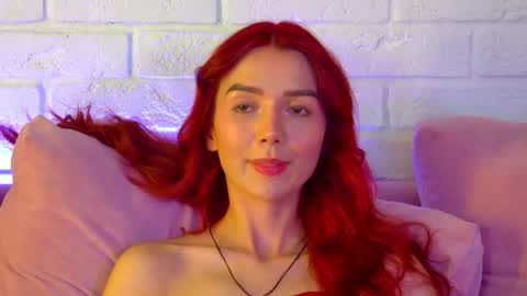 Snapshot of vanessavienne chatting on 06-19-26, 05:17 VanessaVienne online show from 06-19-26, 05:17