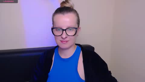 Mia online show from 10-16-25, 06:58