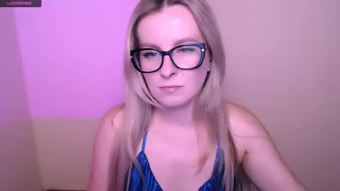 Mia online show from 06-11-26, 04:38