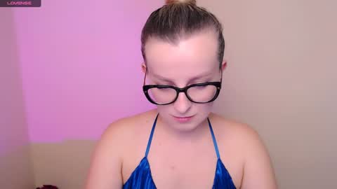 Mia online show from 06-15-26, 01:35