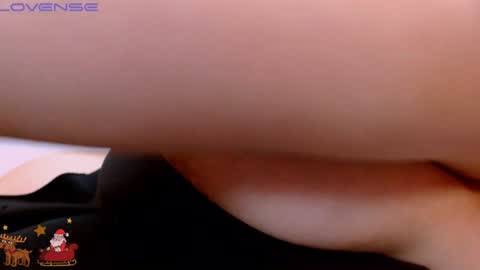 Snapshot of vanne_amet chatting on 12-25-24, 11:33 free follow me online show from 12-25-24, 11:33