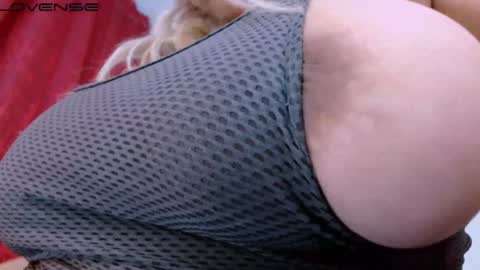 Snapshot of vanne_amet chatting on 01-29-25, 02:19 free follow me online show from 01-29-25, 02:19