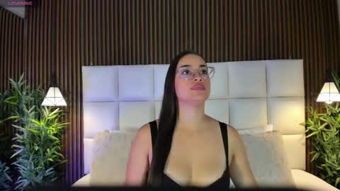 V A N N E S A   online show from 11-27-25, 11:34