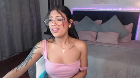 Snapshot of vannesweet_ chatting on 12-28-24, 10:44 vane online show from 12-28-24, 10:44