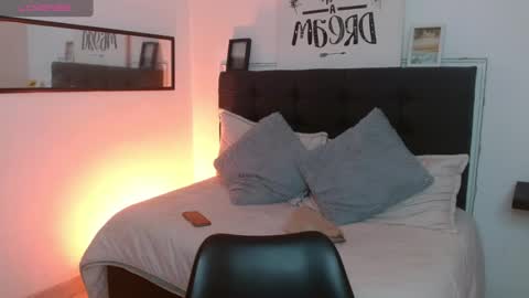 Snapshot of vannesweet_ chatting on 10-10-25, 07:02 vane online show from 10-10-25, 07:02