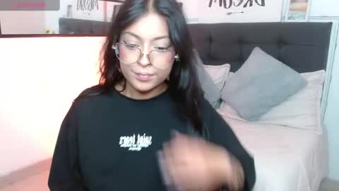 Snapshot of vannesweet_ chatting on 10-15-25, 08:31 vane online show from 10-15-25, 08:31