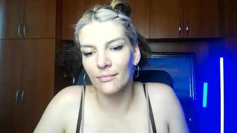 Vanessa online show from 06-05-26, 07:03