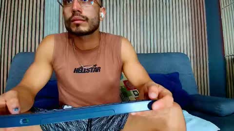 Snapshot of vans_ross chatting on 02-05-26, 07:18 Vans Ross online show from 02-05-26, 07:18