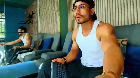 Snapshot of vans_ross chatting on 02-13-26, 07:10 Vans Ross online show from 02-13-26, 07:10